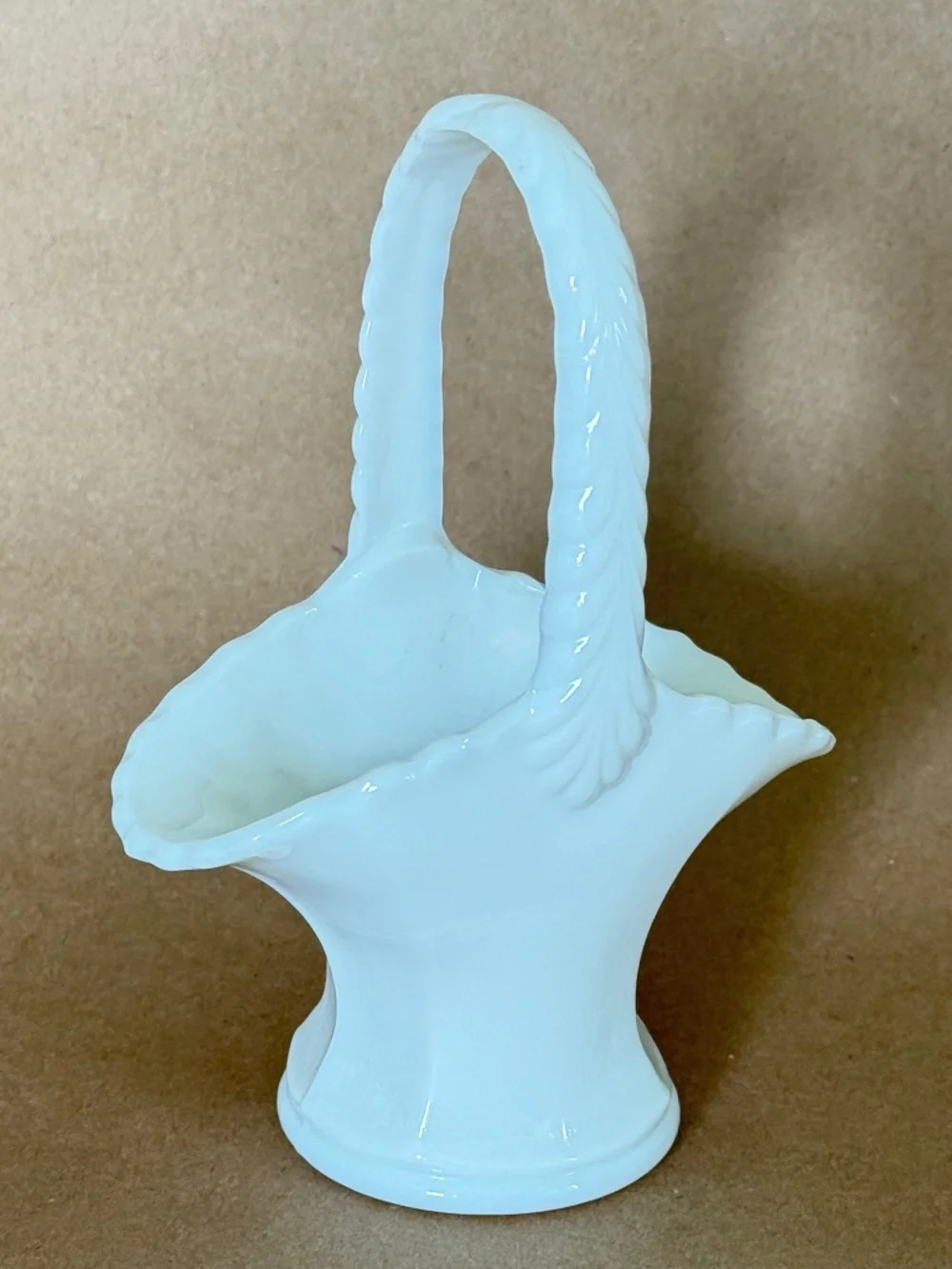VINTAGE WESTMORELAND Milk Glass Bride's Flower Basket Vase